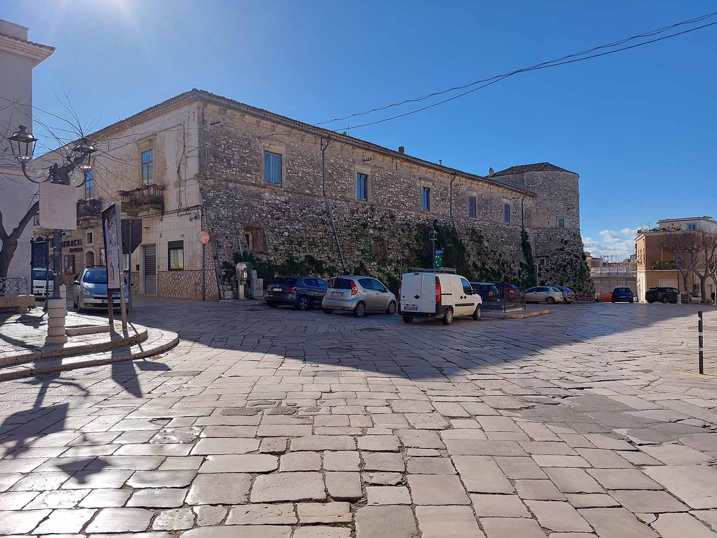 Castello (palazzo, baronale) - Apricena (FG) 