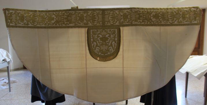 piviale, opera isolata - bottega umbra (sec. XVIII)