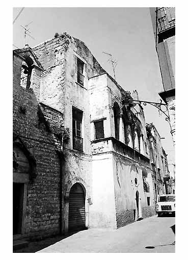 PALAZZO in VIA ABRUSCI, 66-72 (palazzo) - Acquaviva delle Fonti (BA) 