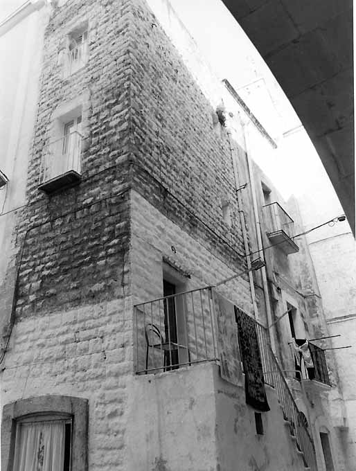 CASA TORRE in LARGO CHIURLIA, 23-24-25 (casa, torre medievale) - Bari (BA) 