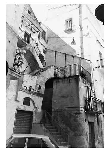 EDIFICIO in VIA MEUCCI, 6 (edificio) - Gravina in Puglia (BA) 