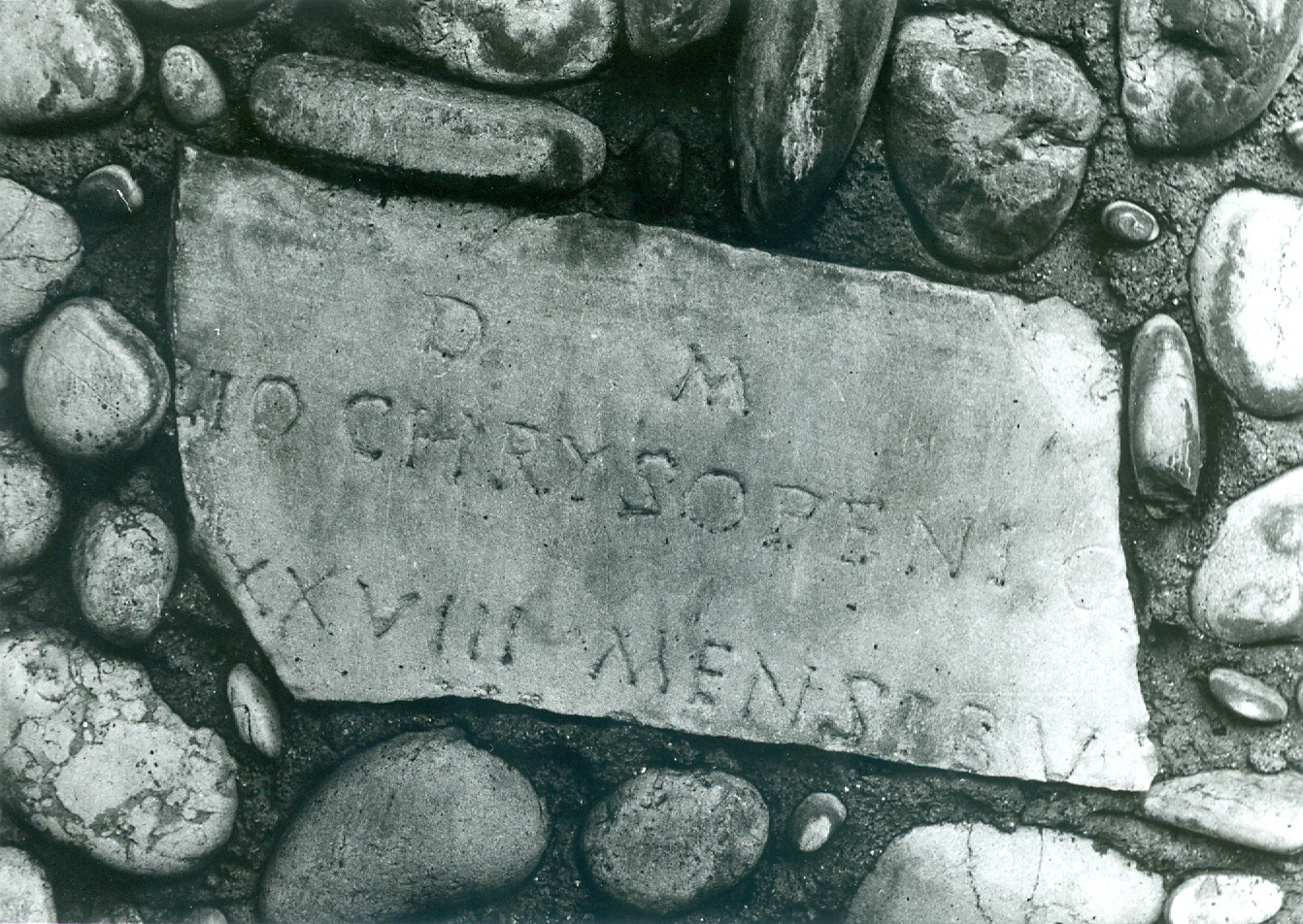 lastra, con iscrizione (SECOLI/ III)