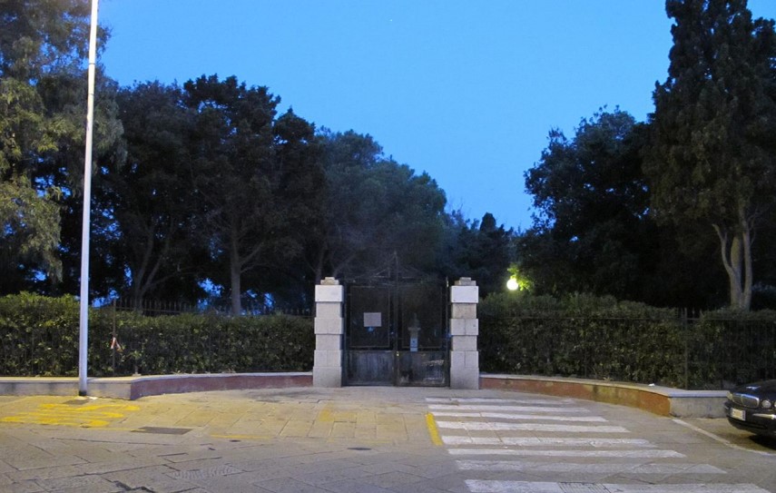 Parco della Rimembranza (Giardini pubblici comunali "Domenico Millelire") (monumento, ai caduti) - La Maddalena (SS)  (XX, prima metà)