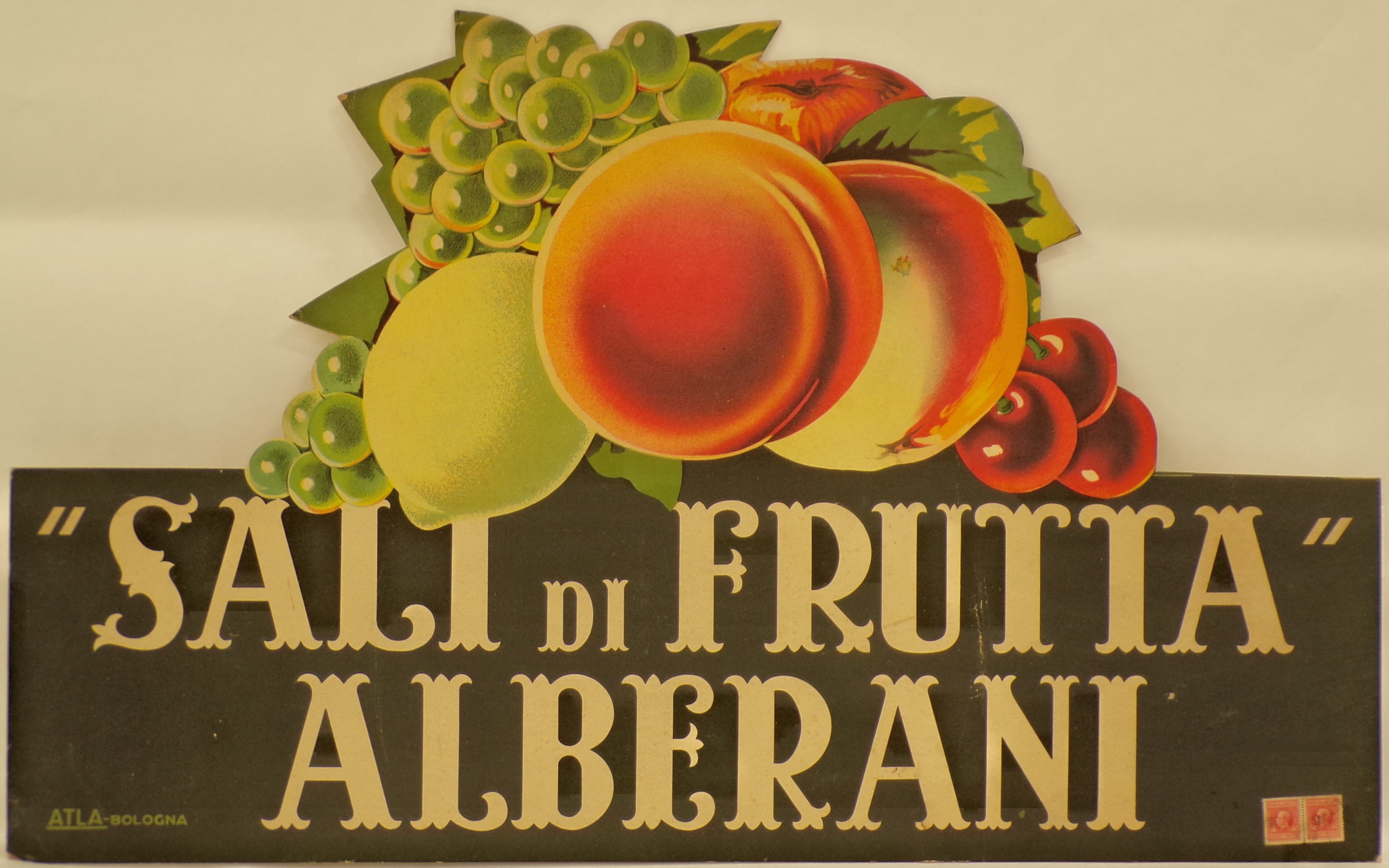 "Sali di frutta" Alberani, natura morta con grappolo d'uva, limone, pesche e ciliegie (Cartello) di ATLA - Pubblicità - Bologna - ambito bolognese (secondo quarto XX)