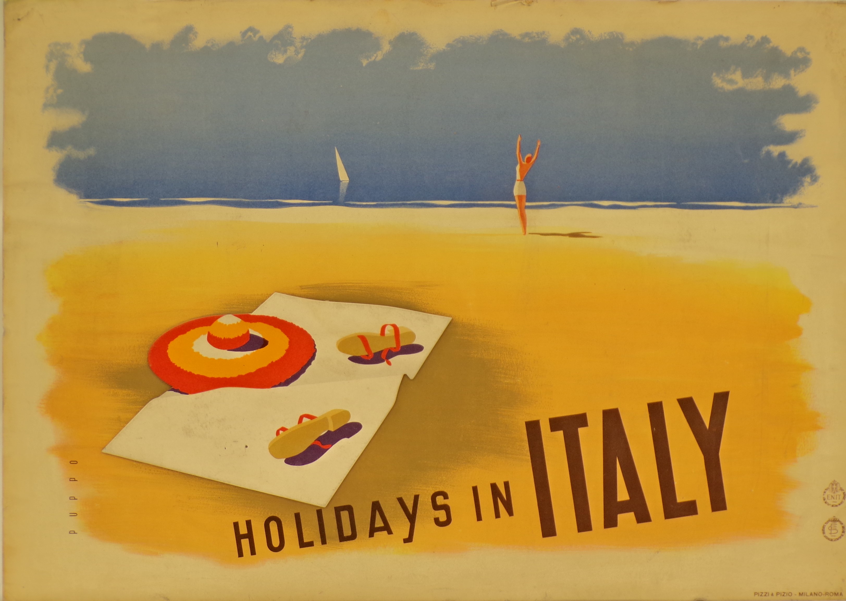 xxxx, Su una spiaggia assolata con una barca a vela in lontananza, una donna in costume a braccia alzate ha lasciato su un plaid zoccoli e cappello a tesa larga per portarsi presso il bagnasciuga (Cartello) di Puppo Mario - ambito romano, ambito milanese (metà XX)