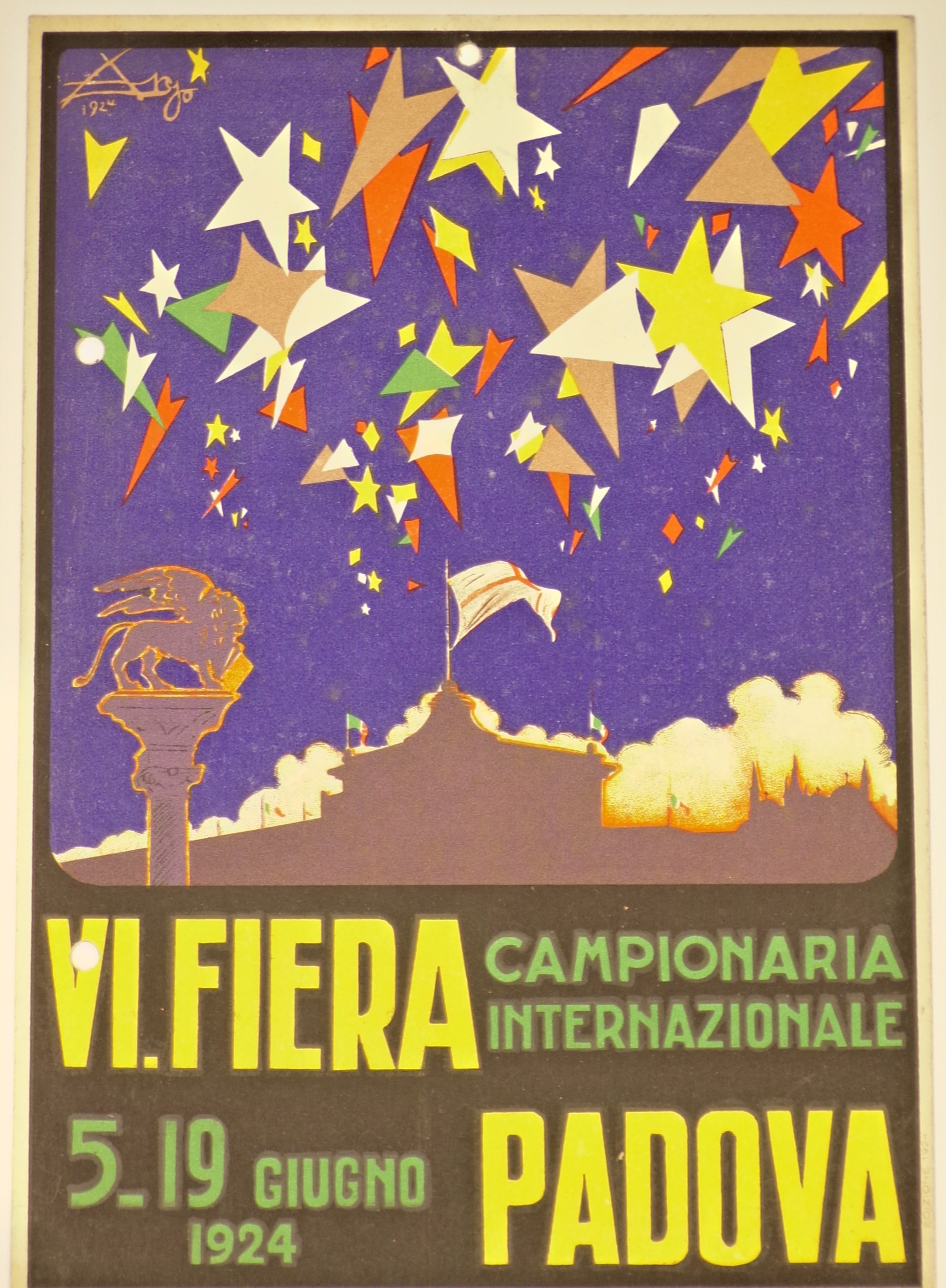 VI fiera campionaria internazionale, pioggia di stelle, rombi e frecce colorate su shilouettes del Palazzo della Fiera Campionaria di Padova, della Basilica del Santo, della Colonna Marciana (locandina) di Argo - Creazione Marche di Pubblicità - ambito padovano, ambito bolognese (primo quarto XX)