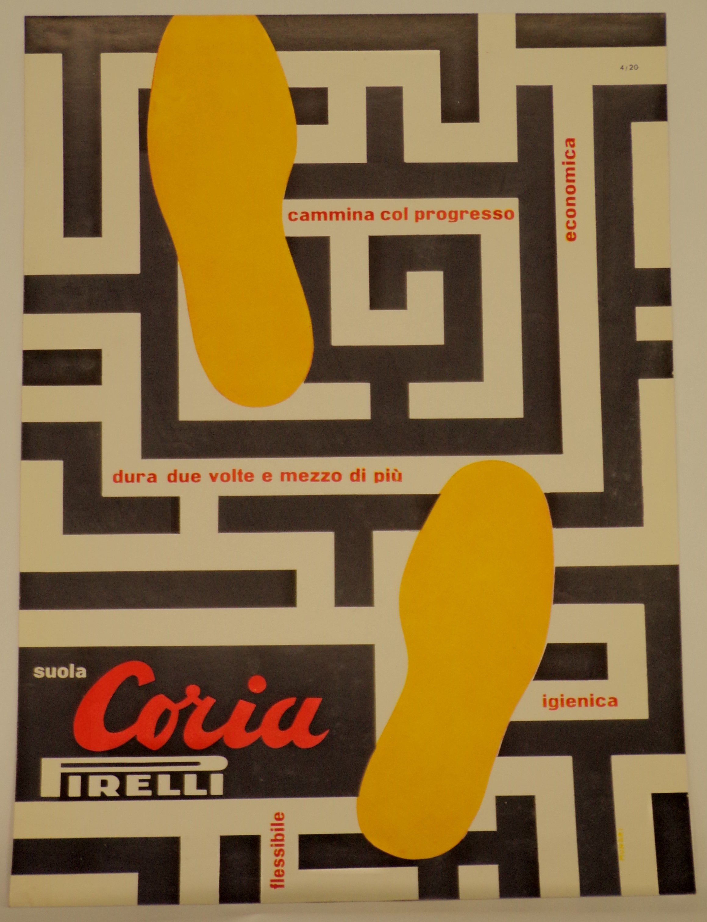 suola Coria Pirelli, Sagome gialle di suole di scarpa su motivo a labirinto (locandina) di Munari Bruno - ambito milanese (metà XX)
