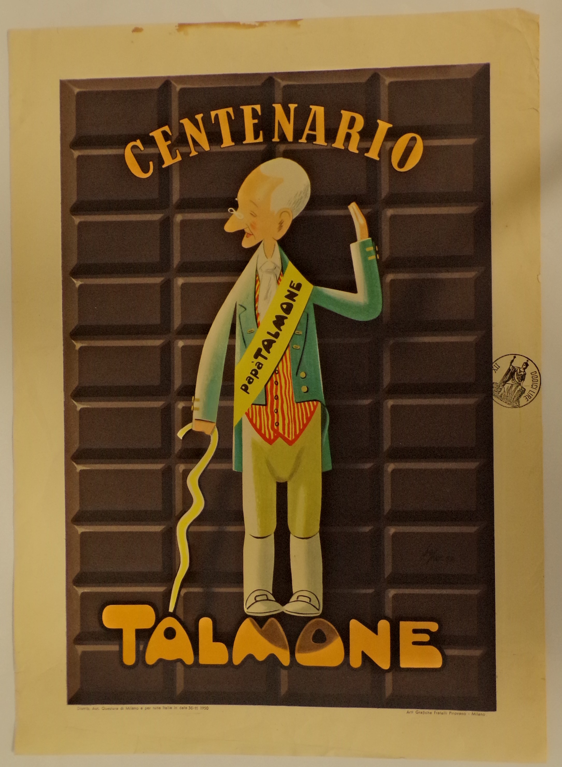 Centenario Talmone, Sullo sfondo di una grande tavoletta di cioccolato, anziano centenario in abito ottocentesco con bastone da passeggio (locandina) di Pozzati Severo detto Sepo - ambito milanese (metà XX)