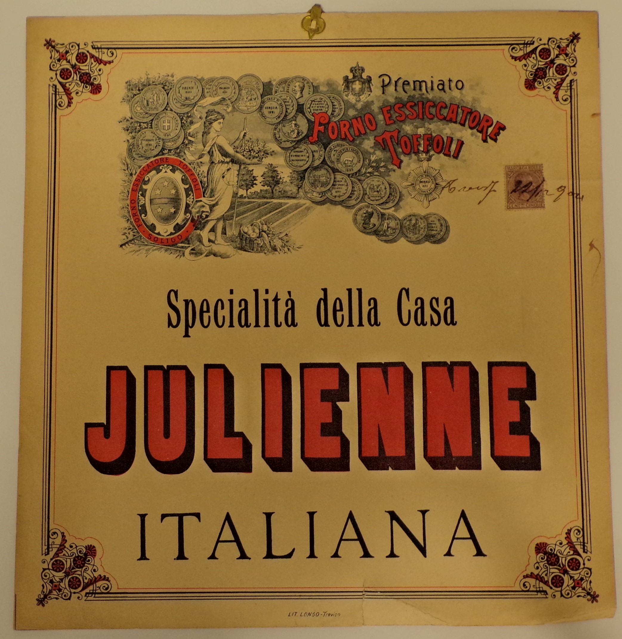 Premiato forno essiccatore Toffoli. Specialità della Casa Julienne, Presso un campo agricolo, presso un rastrello e un falcetto, donna abbigliata all'antica con badile, cesto di fiori in mano e cesto i frutta e verdura a terra. Attorno, innumerevoli medadglie e motivi vegetali (locandina) - ambito trevigiano (primo quarto XX)