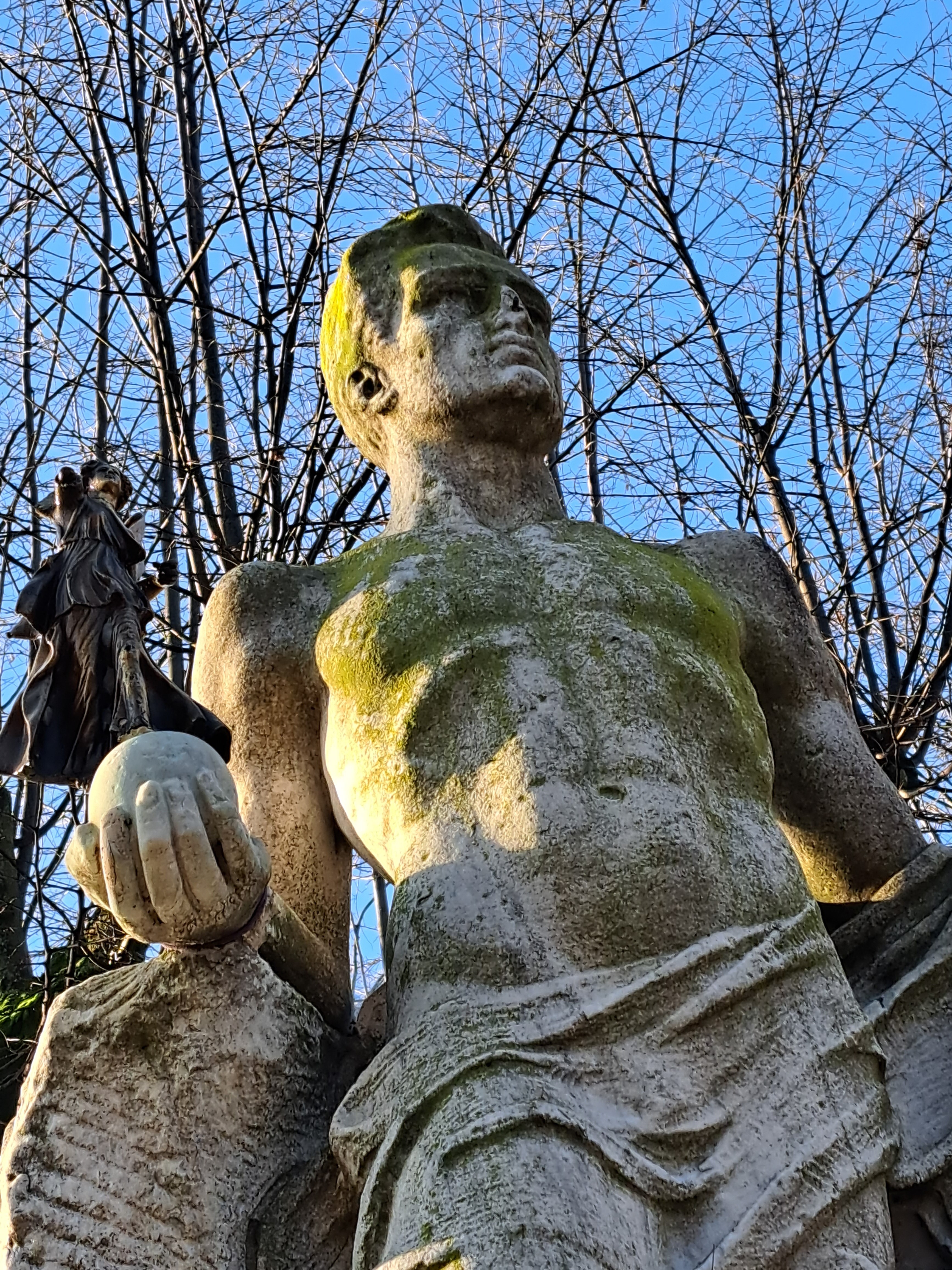 figura di Soldato con allegoria della Vittoria (monumento ai caduti - a cippo, opera isolata) di Buzzi Carlo Antonio (prima metà XX)