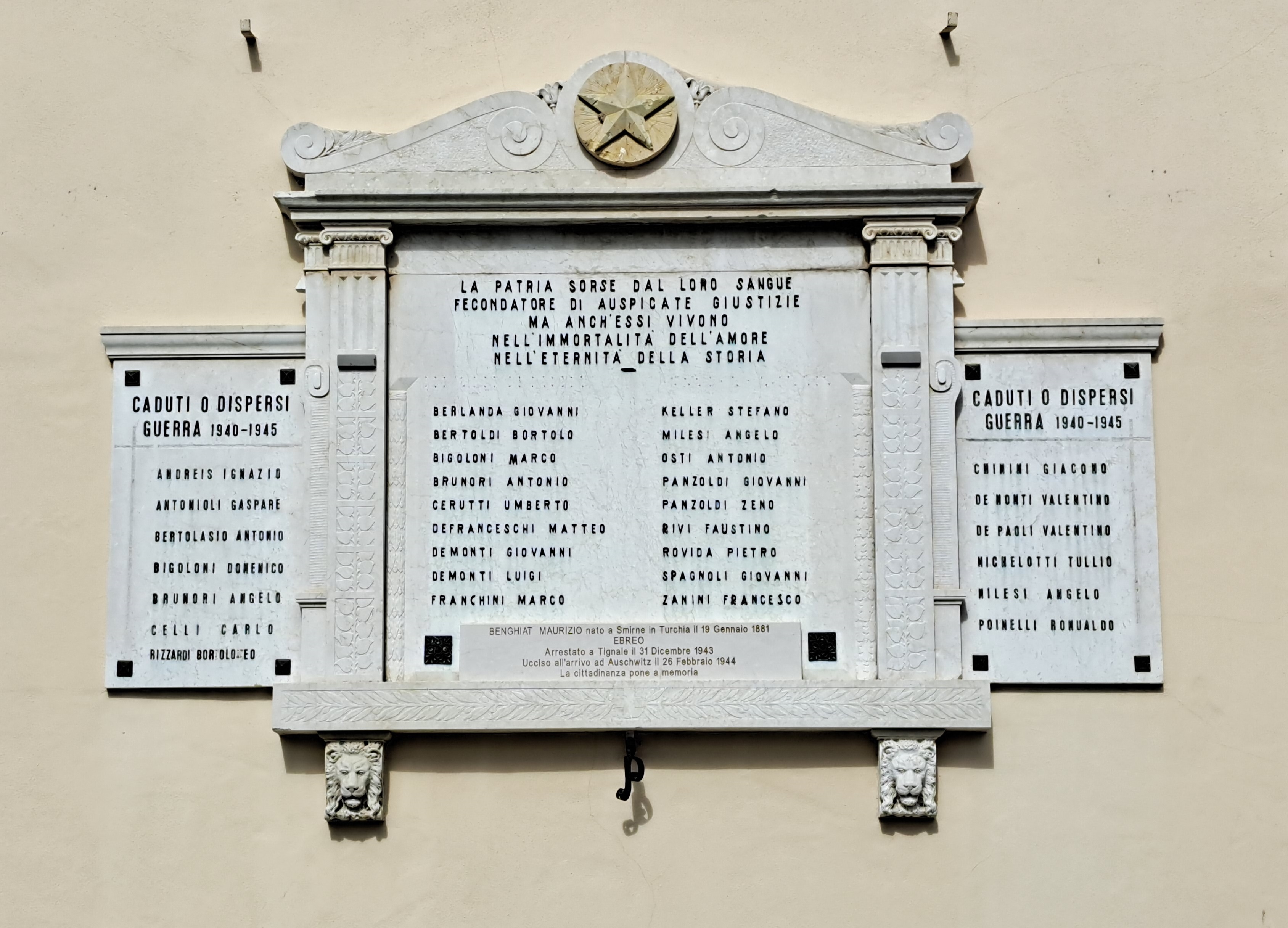 Stella d'Italia, Scudo di Casa Savoia (monumento ai caduti - a lapide, opera isolata) di Ditta Fratelli Gamba (laboratorio) (primo quarto, seconda metà XX, XX)