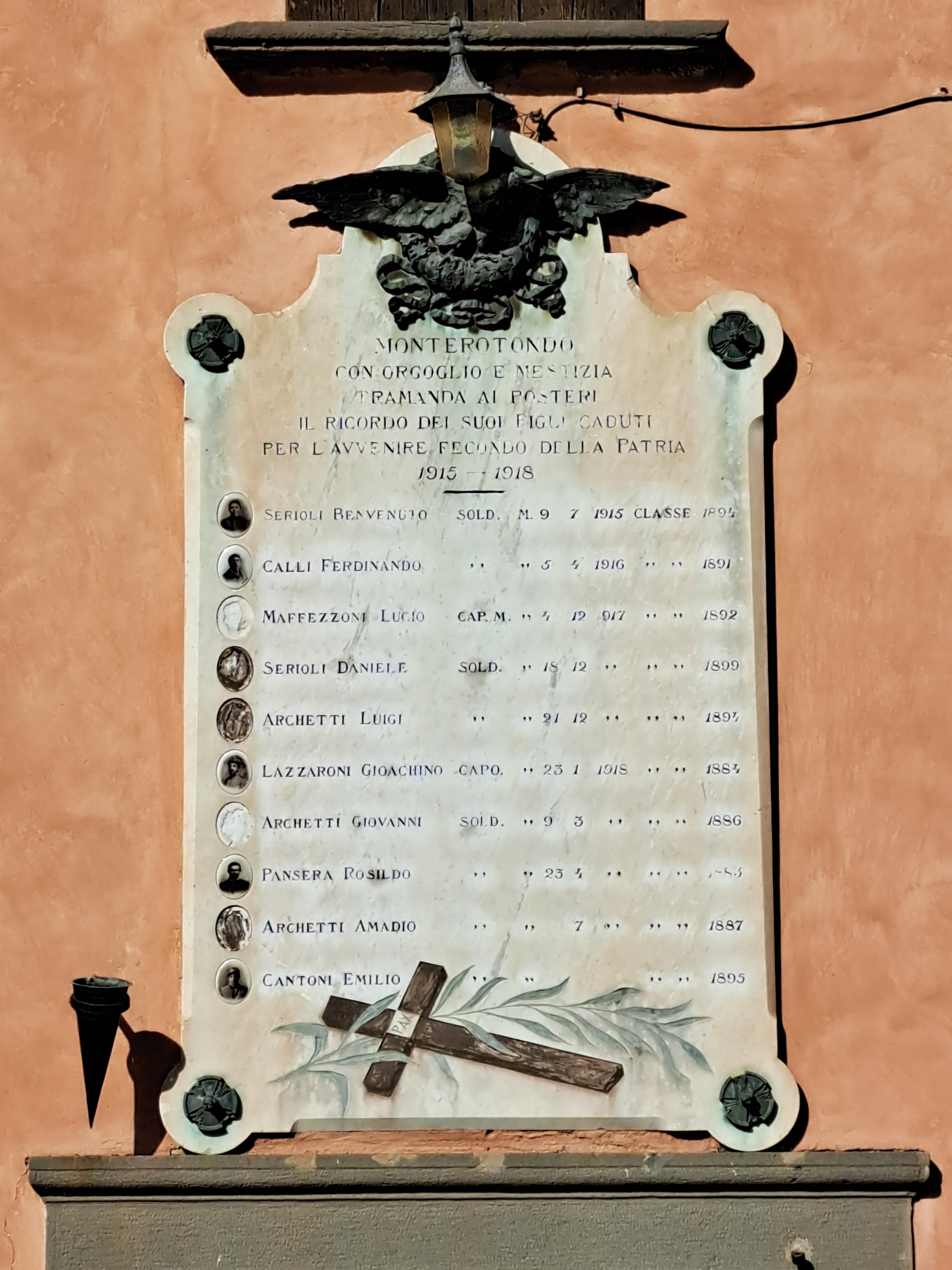 Allegoria della Vittoria come aquila, Croce di Cristo, Palma del Martirio (monumento ai caduti - a lapide, opera isolata) - ambito bresciano (primo quarto XX)