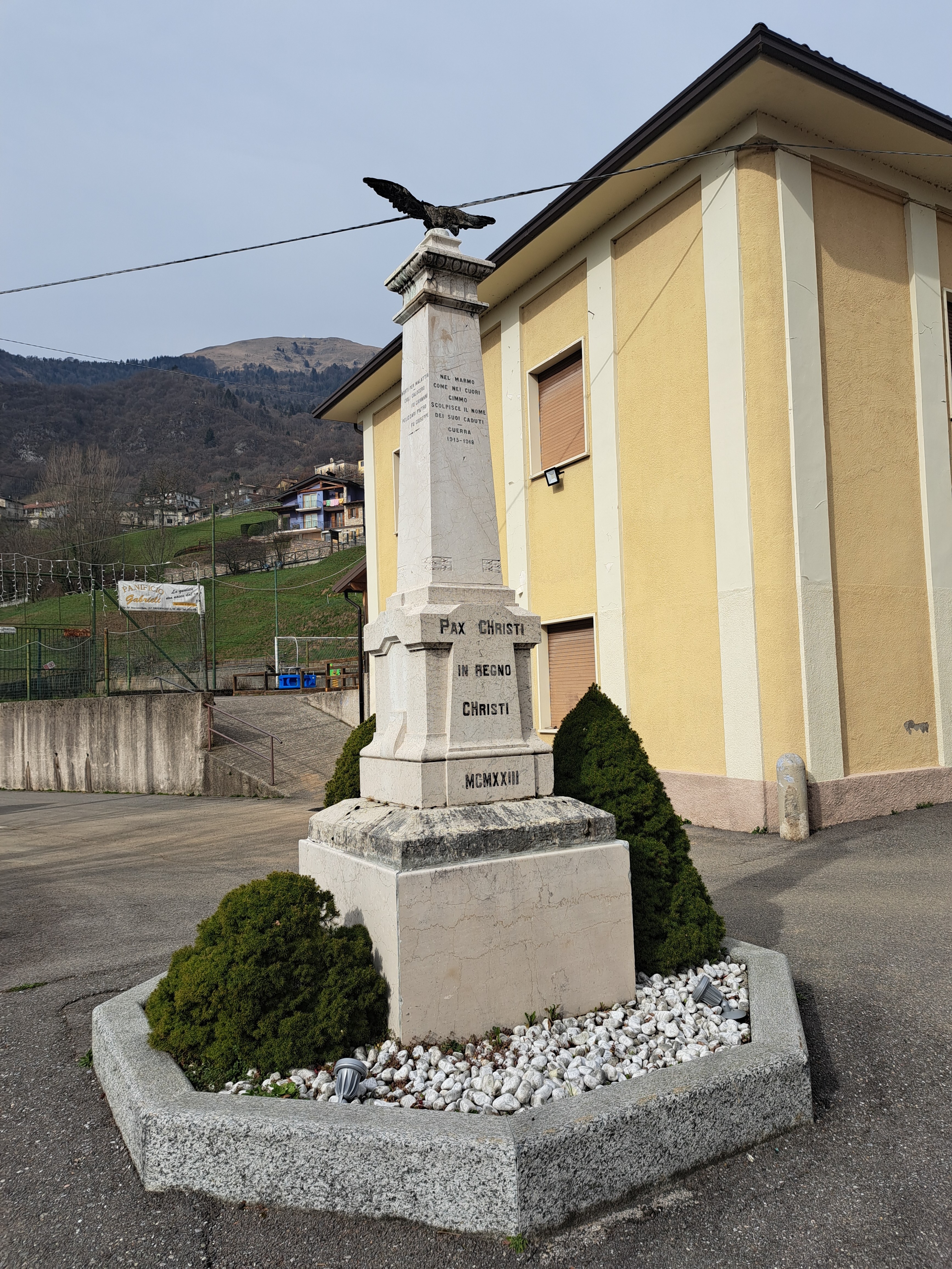 Allegoria della Vittoria come aquila (monumento ai caduti - ad obelisco, opera isolata) - ambito bresciano (primo quarto, seconda metà XX, XX)