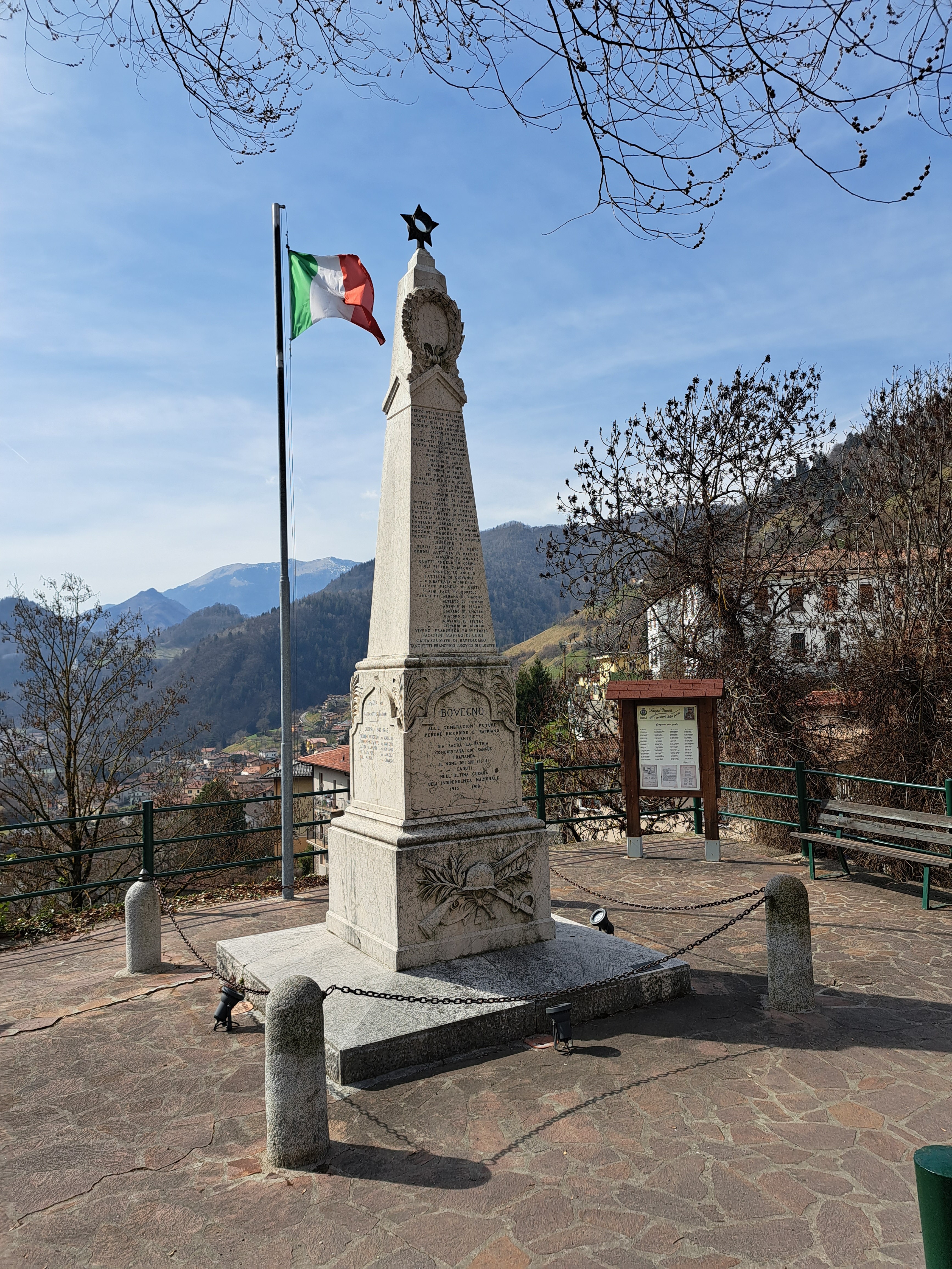 Stella d'Italia, Tropaion (monumento ai caduti - ad obelisco, opera isolata) di Cooperativa Scalpellini Rezzato (attribuito) (primo quarto, seconda metà, primo quarto XX, XX, XXI)