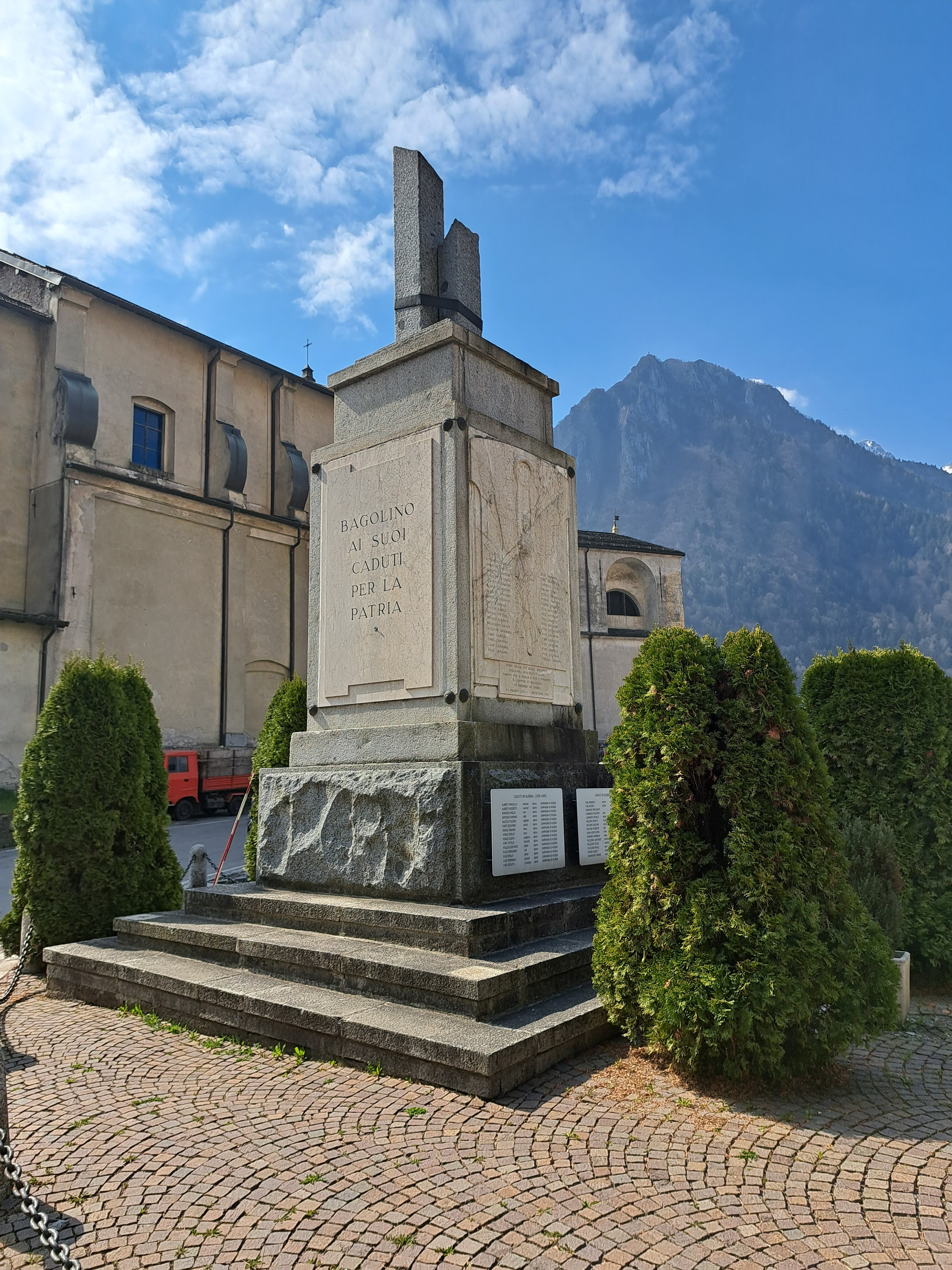 Allegoria della Vittoria (monumento ai caduti - a stele, opera isolata) di Botta Claudio (attribuito) (primo quarto, seconda metà XX, XX)