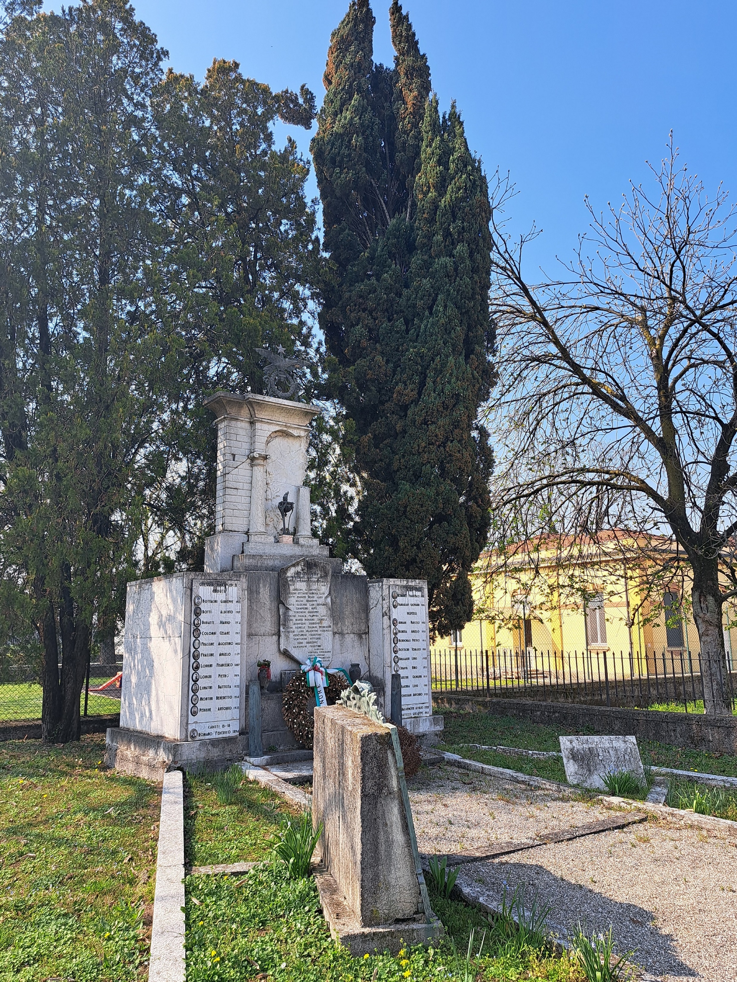 Stella d'Italia, Allegoria della Vittoria come aquila, Rovine antiche, Fiamma del sacrificio-del ricordo (monumento ai caduti - ad ara, opera isolata) - ambito bresciano (primo quarto, seconda metà XX, XX)
