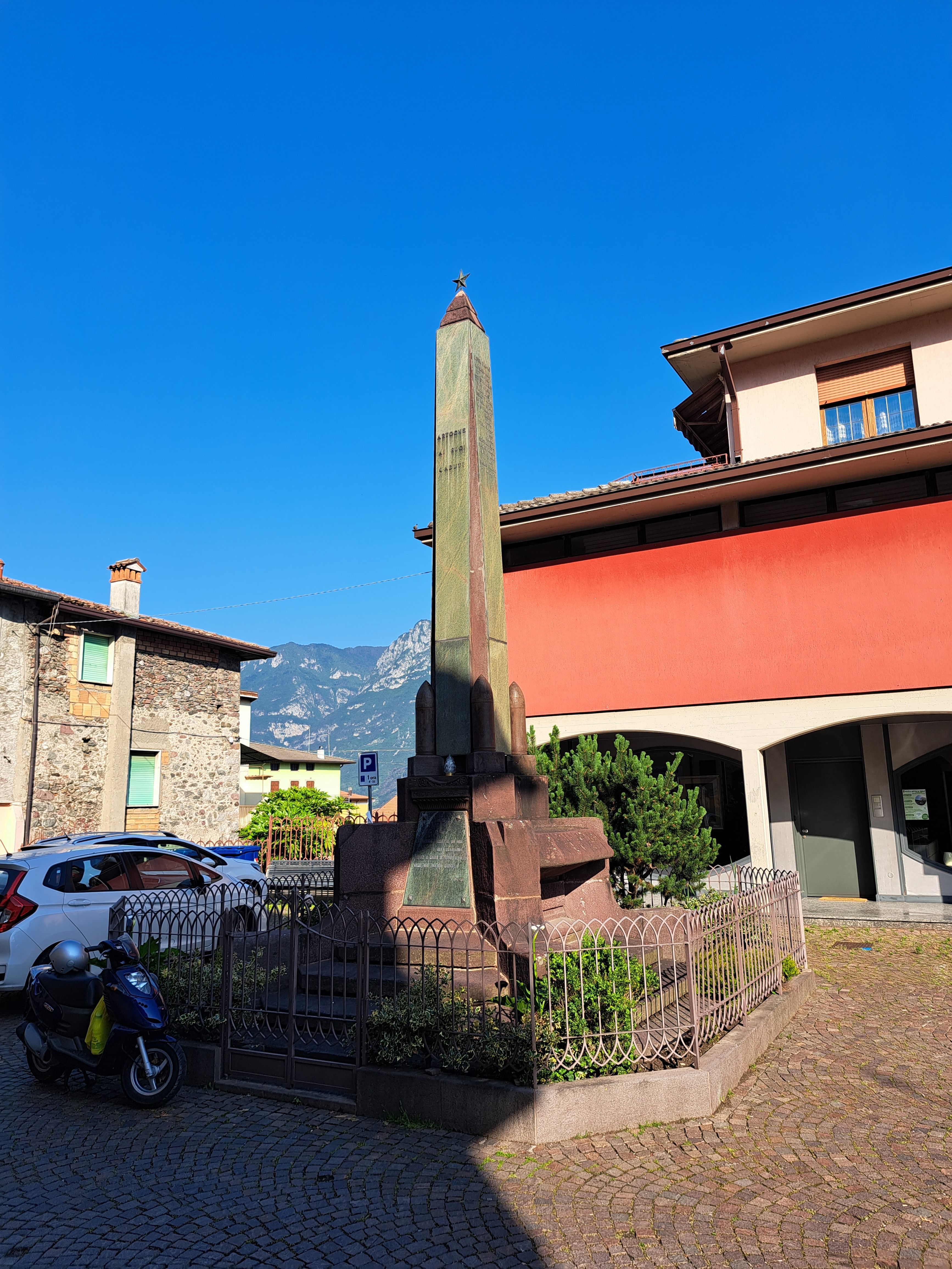 Stella d'Italia (monumento ai caduti - ad obelisco, opera isolata) di Bortolotti, Timo (attribuito) (primo quarto, seconda metà XX, XX)