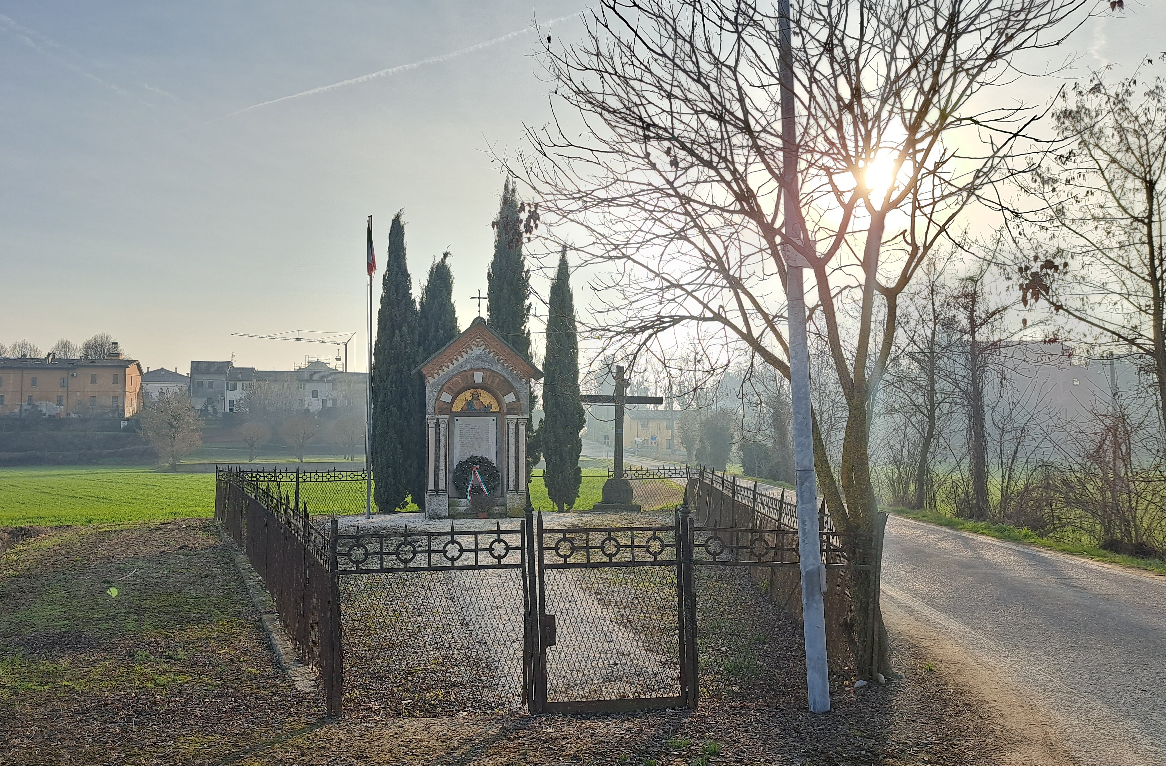 Croce di Cristo, Cristo Pantocratore (monumento ai caduti - a edicola, opera isolata) - ambito bresciano (secondo quarto, seconda metà XX, XX)