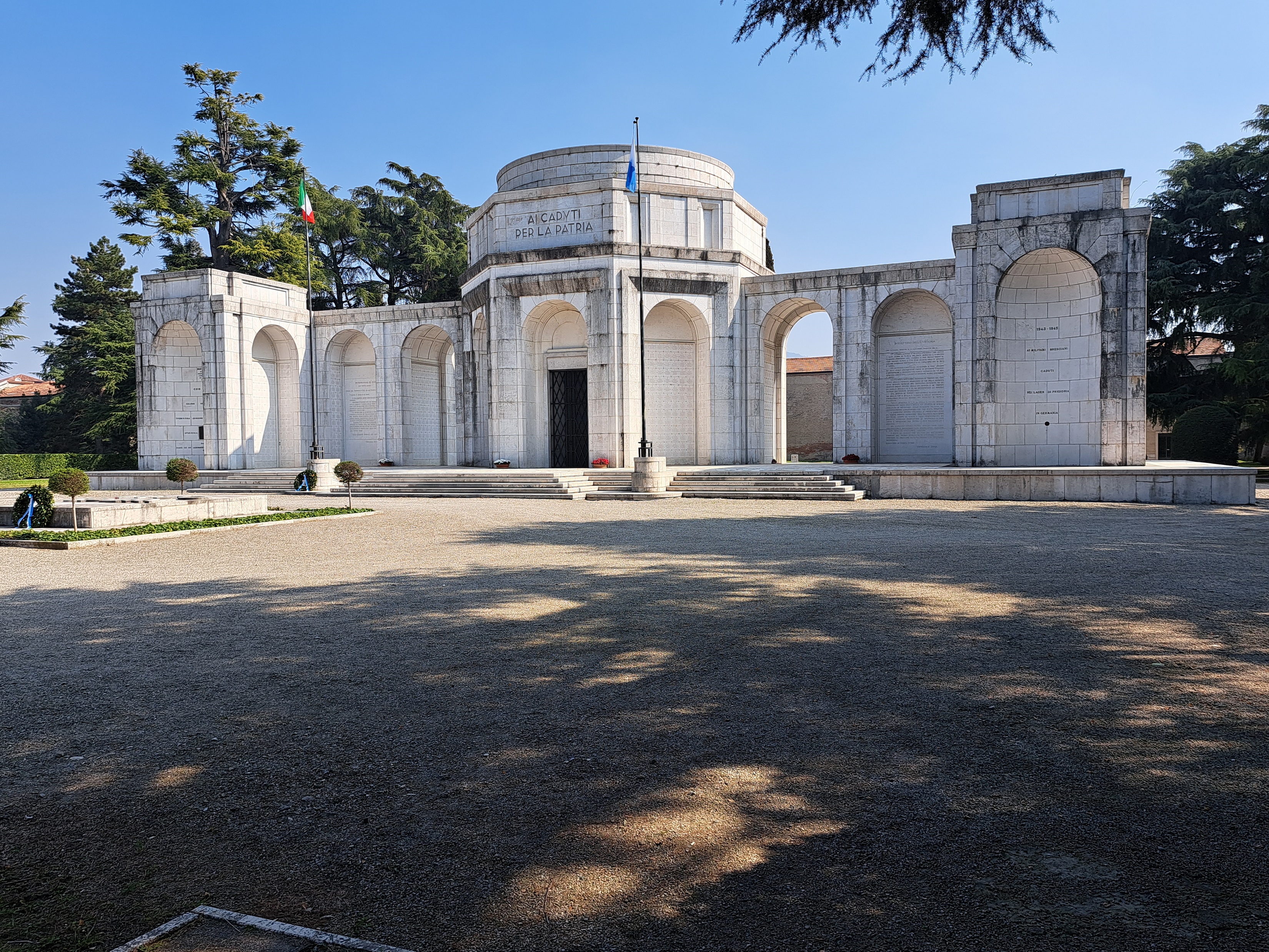 Soggetto assente (monumento ai caduti - a monumento-ossario, opera isolata) di Prati, Oscar (attribuito) (secondo quarto, seconda metà XX, XX)