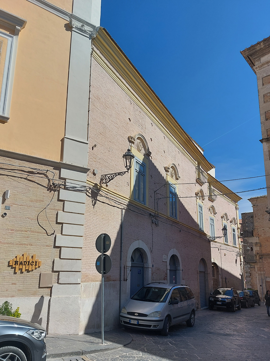 Palazzo Vescovile (palazzo, vescovile) - Lucera (FG)  (XXI, inizio) <br>Condizioni d'uso: <a class='link-esterno' href='https://docs.italia.it/italia/icdp/icdp-pnd-circolazione-riuso-docs/it/v1.0-giugno-2022/testo-etichetta-BCS.html' target='_bcs'>Beni Culturali Standard (BCS)</a>