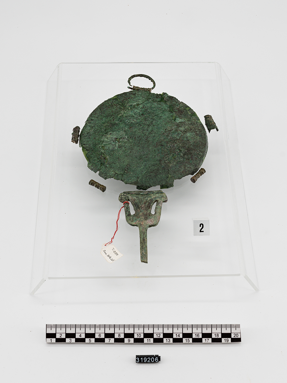 specchio - produzione magnogreca (prima metà V a.C)