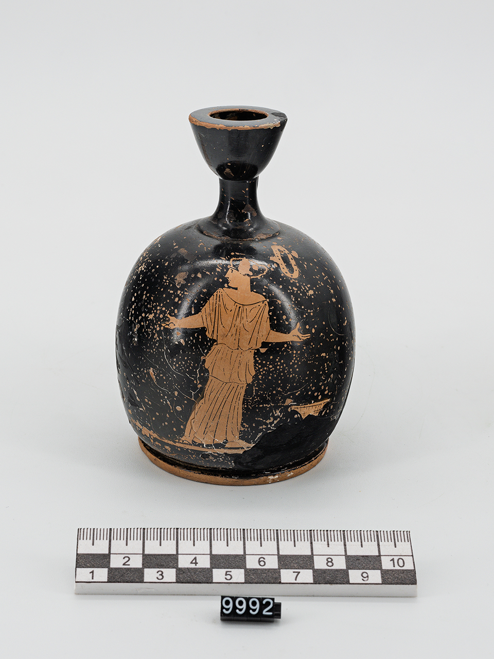 Figura femminile (lekithos/ ariballica) - produzione attica ? (fine V a.C)