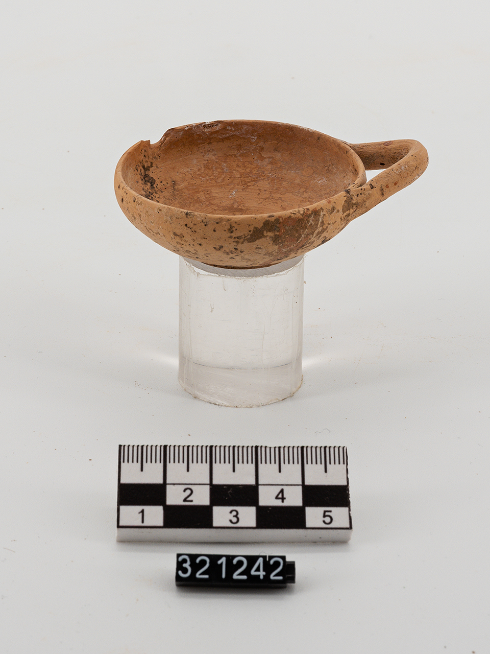 ciotola/ monoansata - produzione magnogreca (ultimo quarto III a.C)