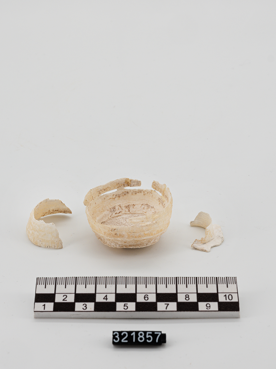 alabastron - produzione orientale (primo quarto VI a.C)