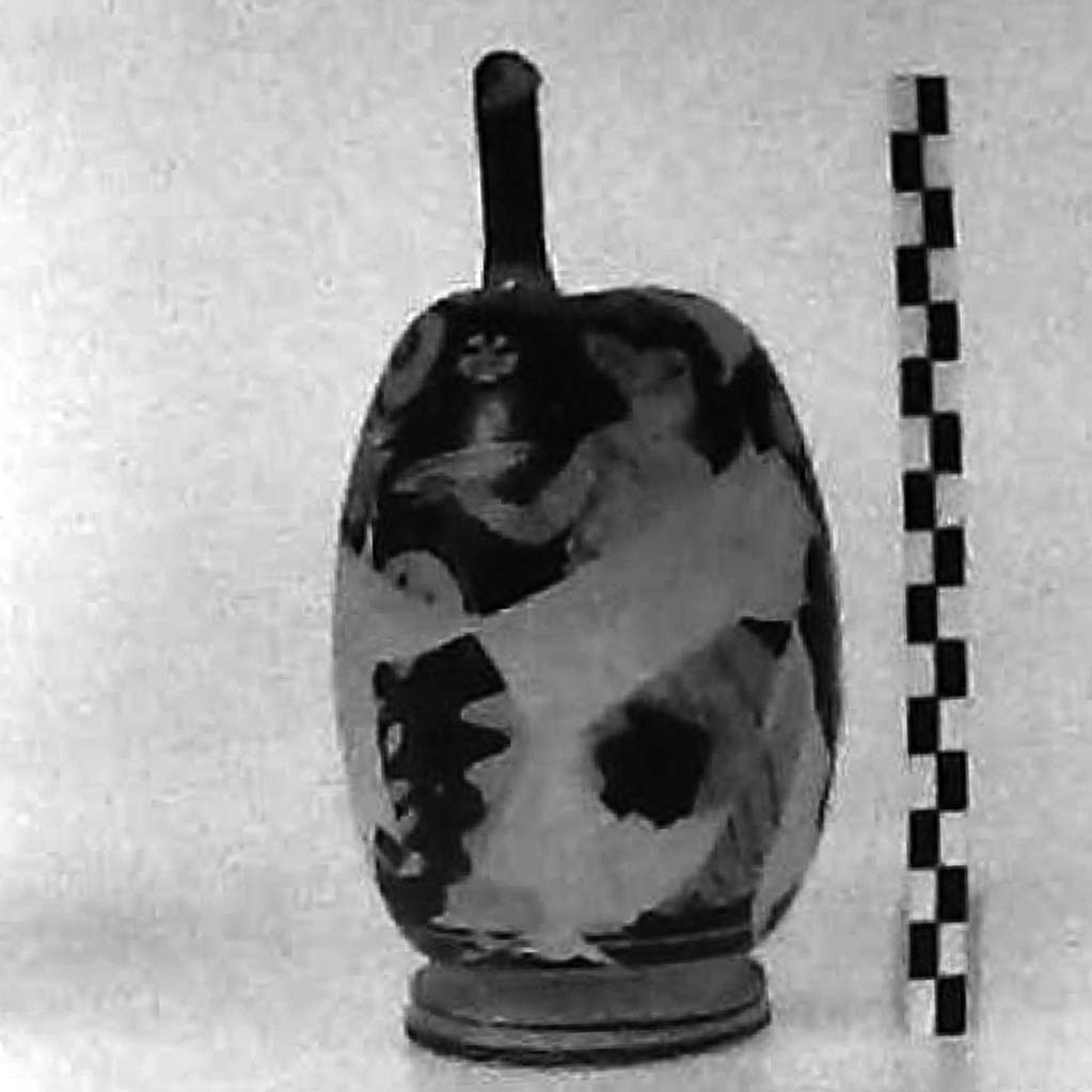 lekythos di Pittore di Dario (officina) - Produzione apula (terzo quarto IV a.C)