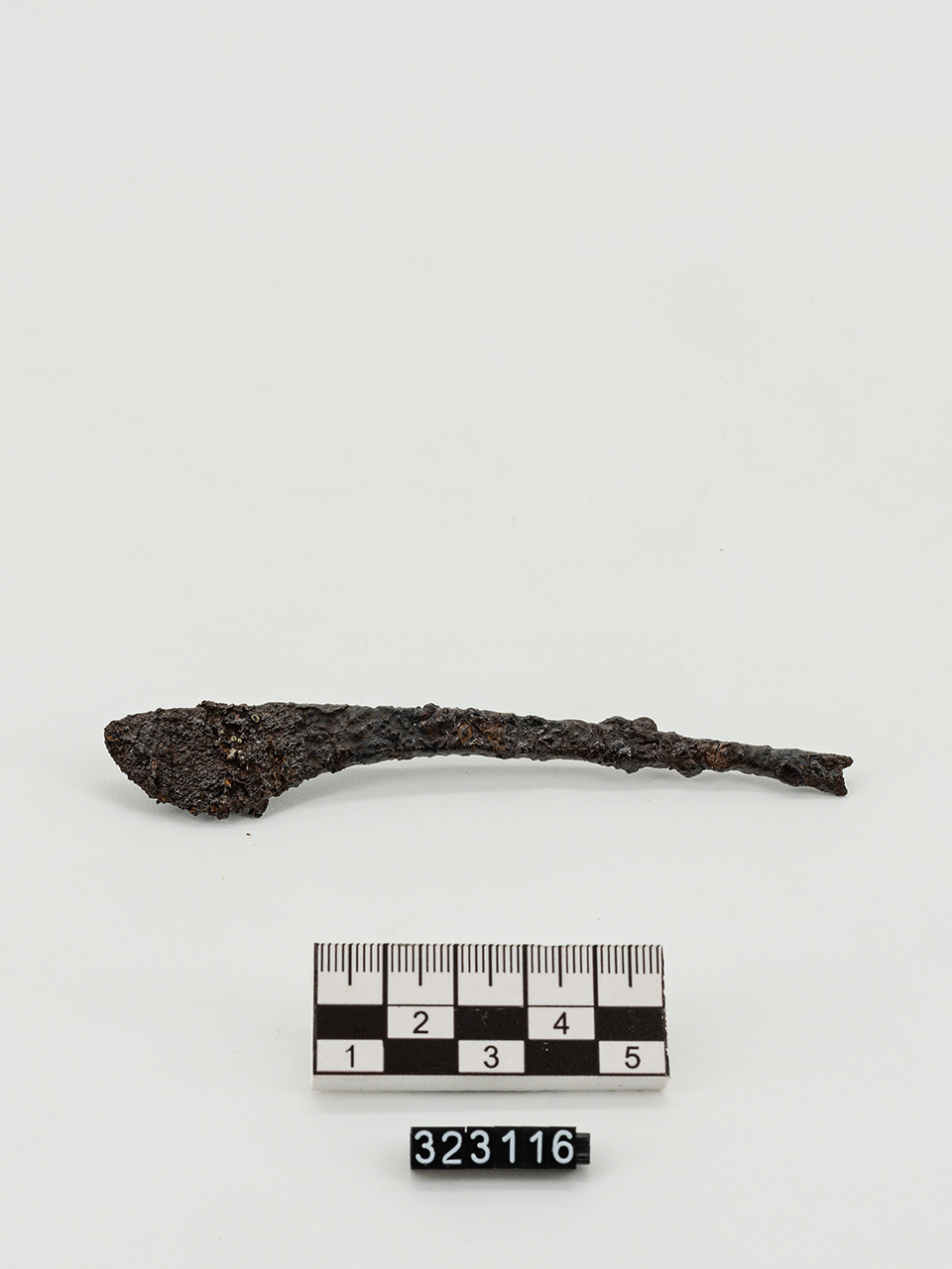 coltello - Produzione magnogreca (fine/ inizio IV a.C.-III a.C)