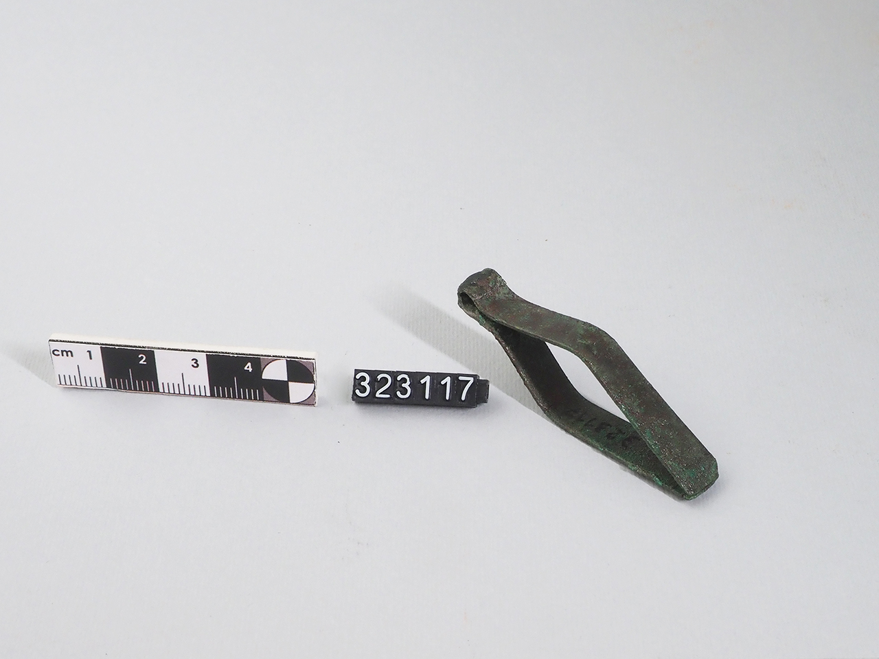 pinzetta - Produzione magnogreca (fine/ inizio IV a.C.-III a.C)