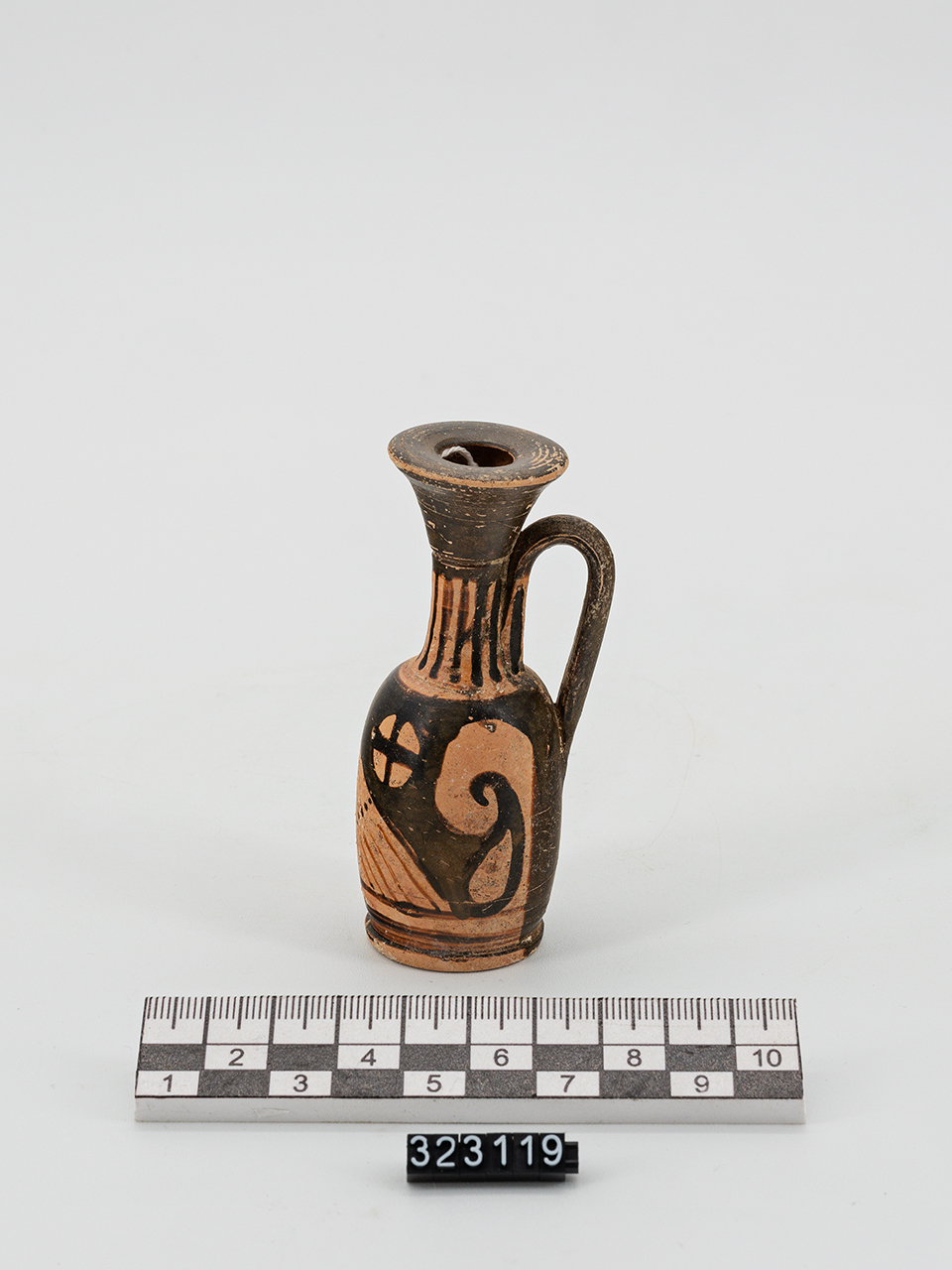 lekythos - Produzione lucana (fine/ inizio IV a.C.-III a.C)