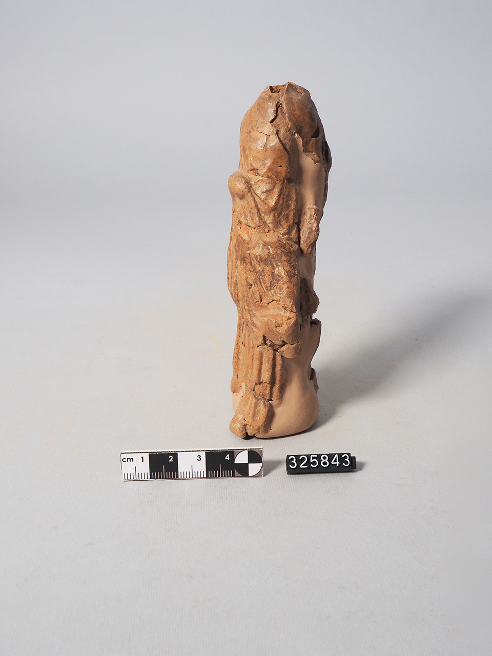 Figura femminile stante (statuetta) (III a.C)