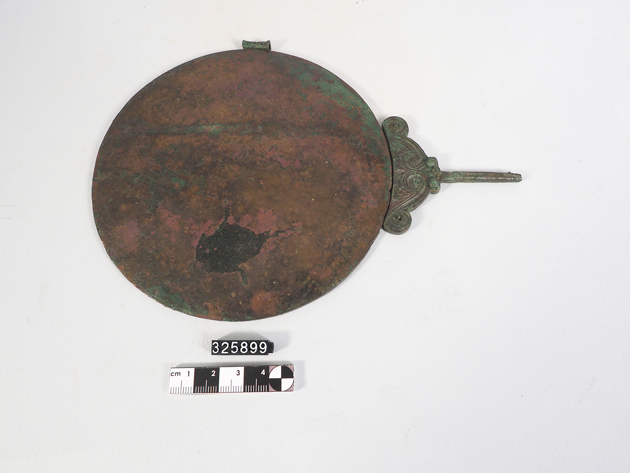 specchio (seconda metà IV a.C)