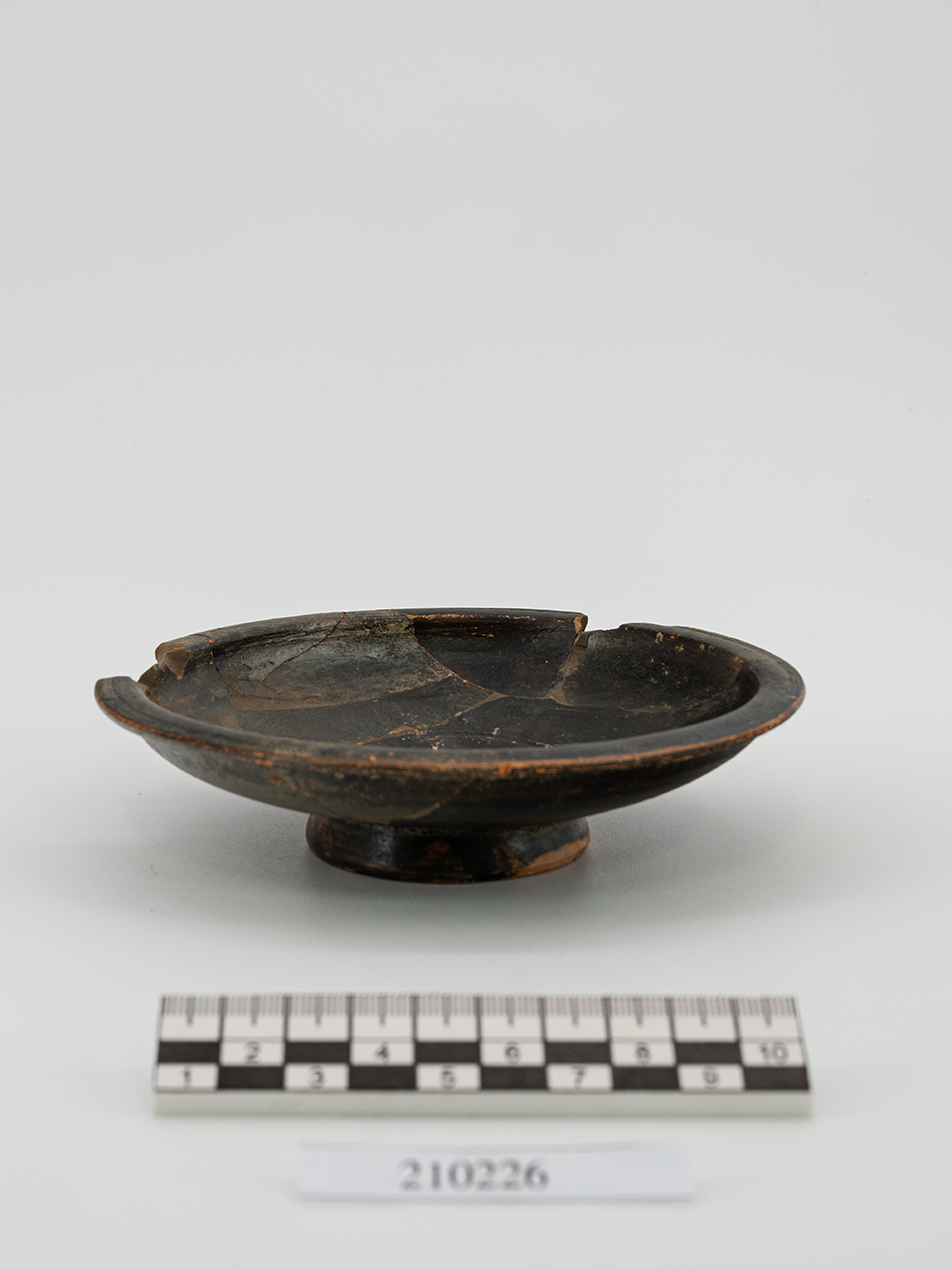 patera/ a vasca arrotondata (seconda metà SECOLI/ IV a.C)