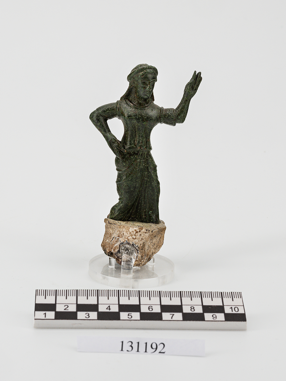 Danzatrice con nacchere (statuetta/ femminile) - amito magno-greco (prima metà SECOLI/ V a.C)