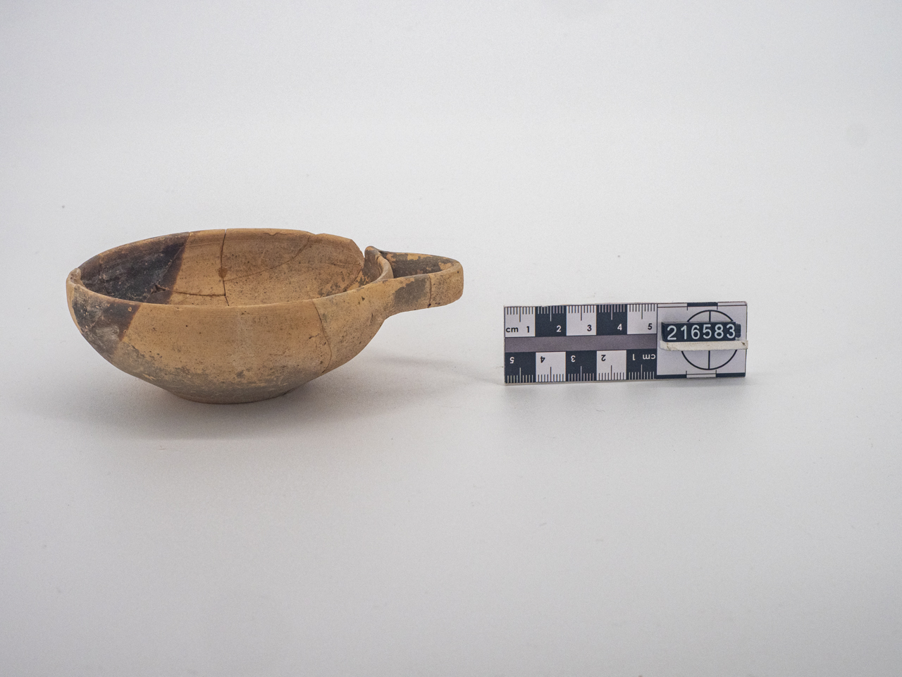 coppa/ monoansata (metà SECOLI/ VI a.C)