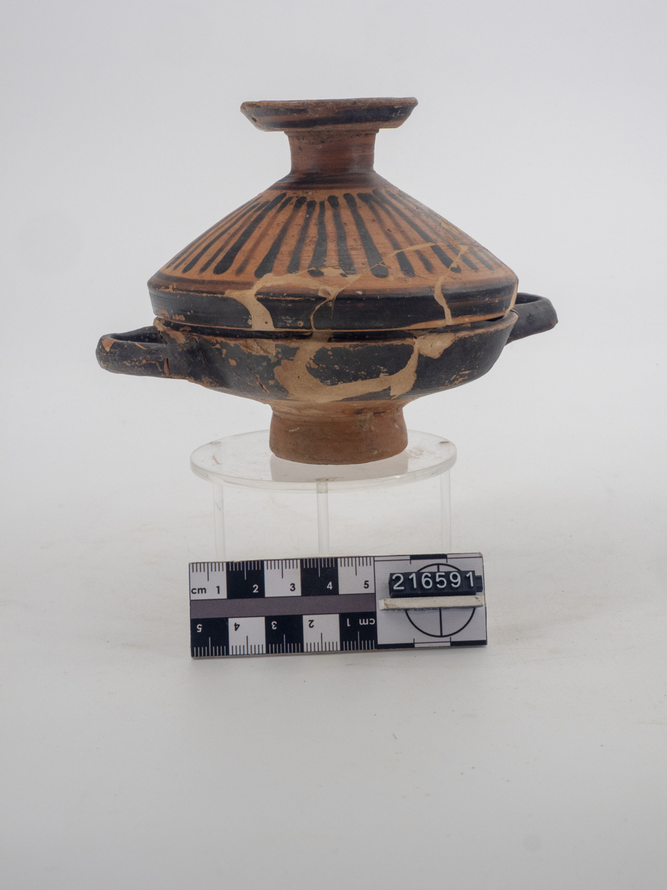 lekanis (metà SECOLI/ IV a.C)