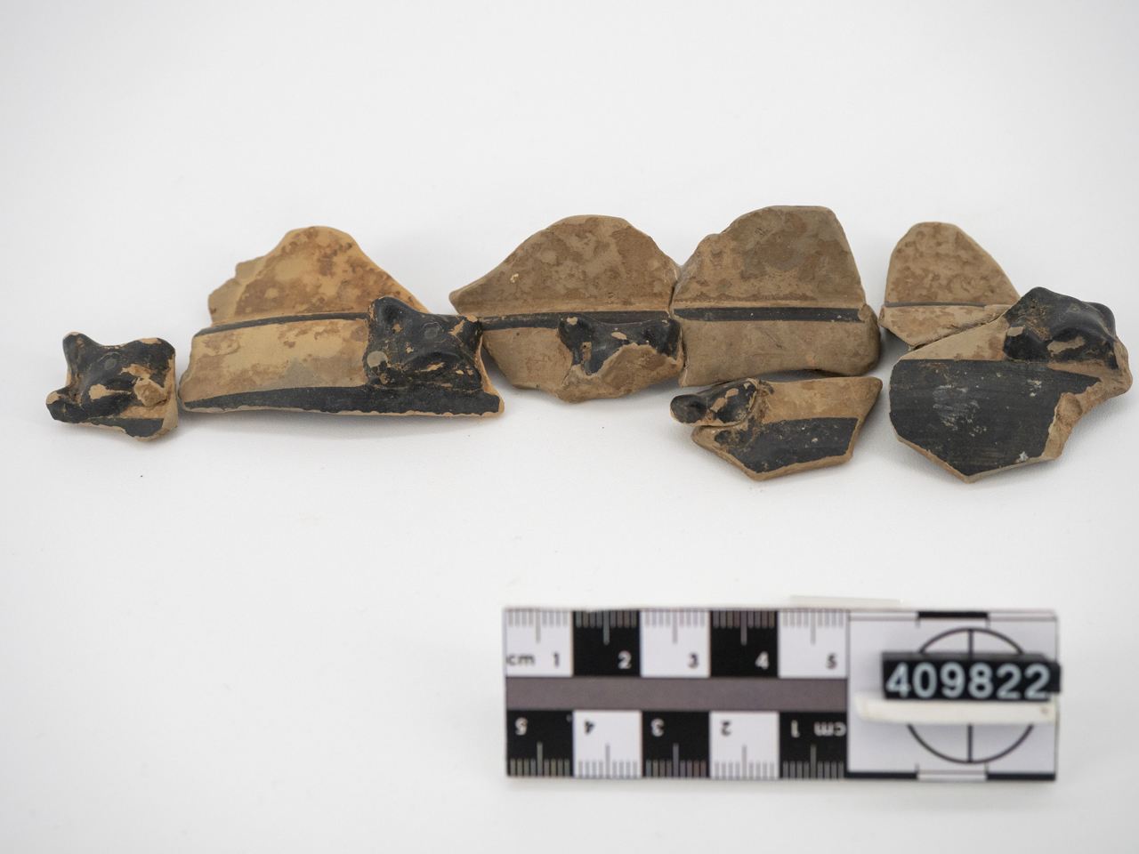 coppa, a rilievi (metà SECOLI/ VI a.C)