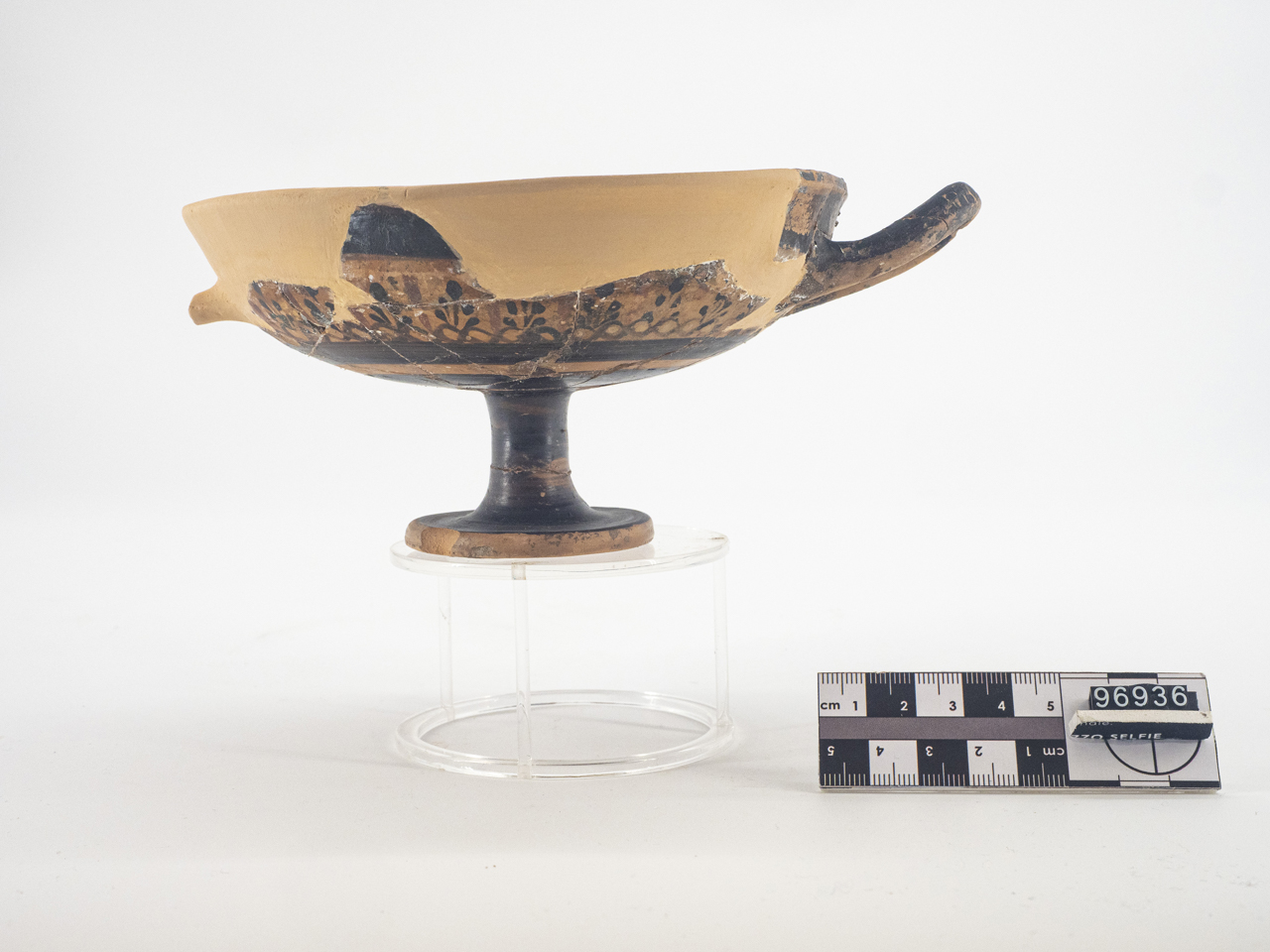 coppa, Floral band cup (SECOLI/ V a.C)