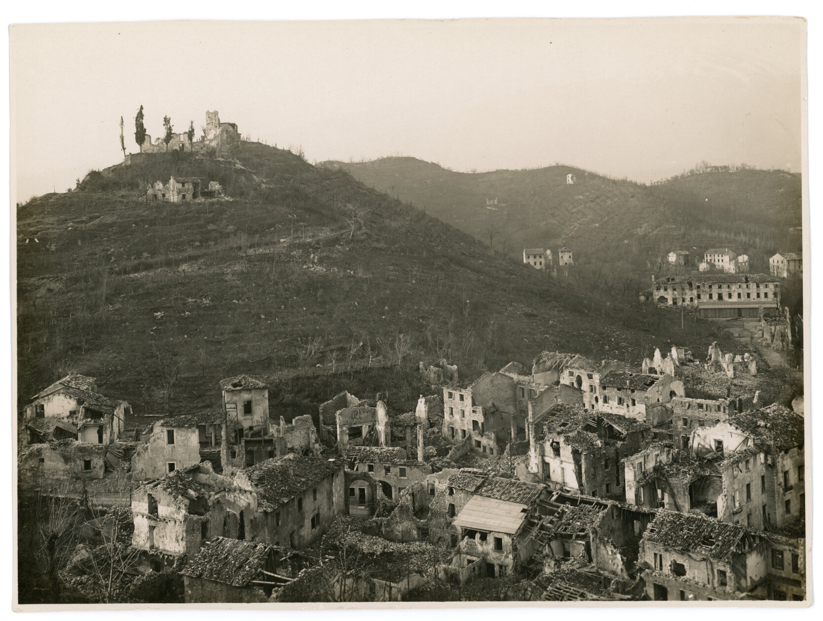 Guerra mondiale 1914-1918 - Danni di guerra - Battaglie del Piave <1917-1918> (positivo) di Servizio fotografico del Comando Supremo (laboratorio) (XX)