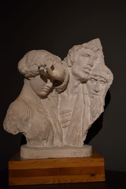 Mito di Demetra, figura femminile e due uomini (scultura, frammento) di Jerace Francesco (sec. XX)