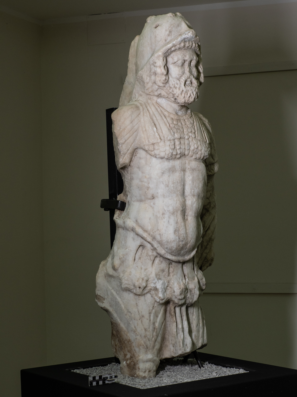 statua/ maschile (I-II)