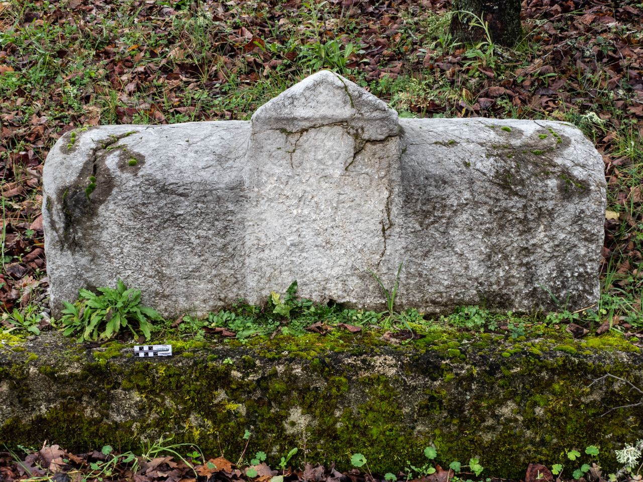 cippo/ funerario, ad arca lucana (fine/ metà II-III)
