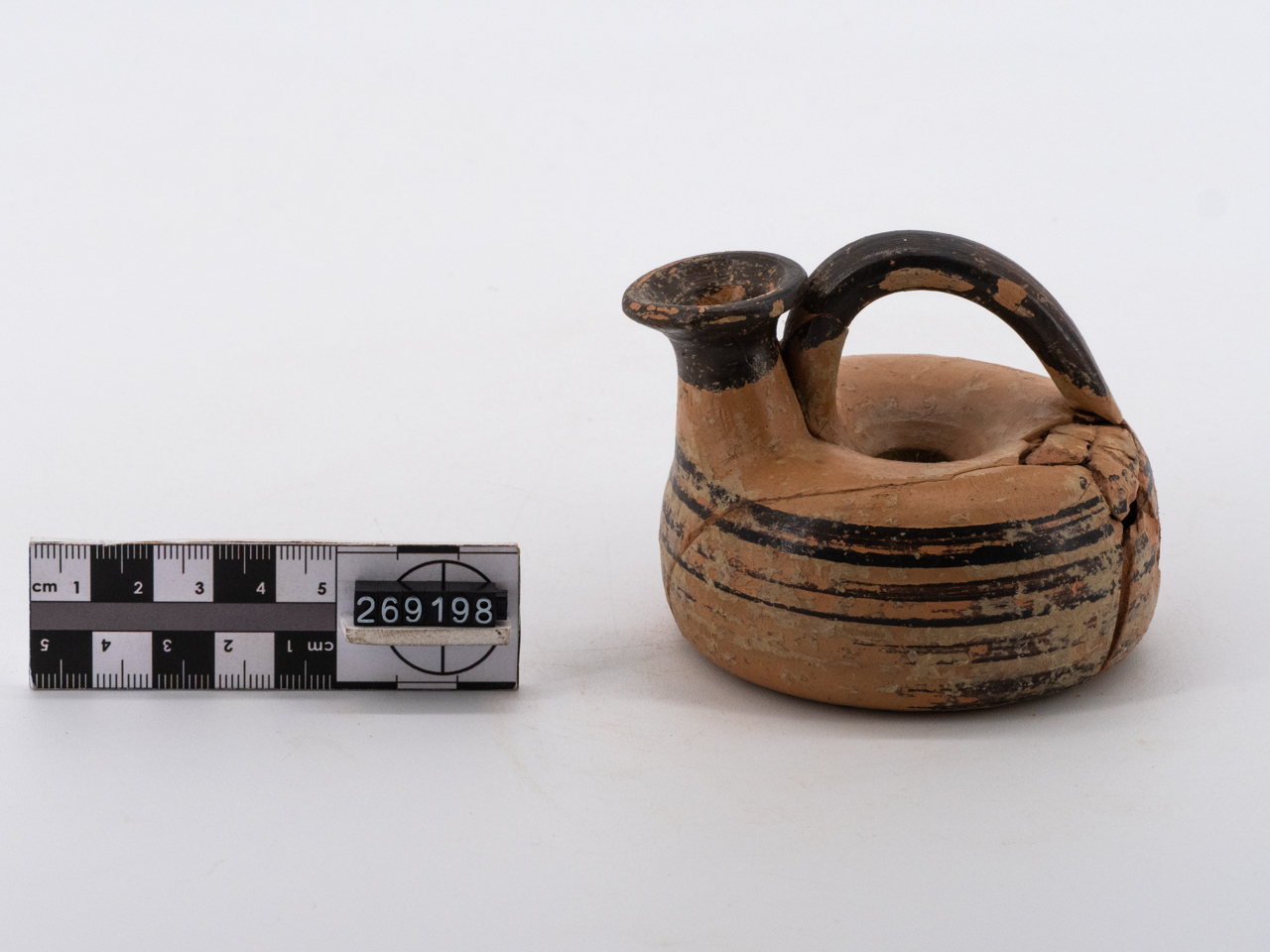 askos/ ad anello (IV a.C)