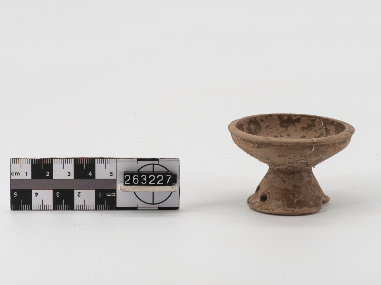 coppetta/ su alto piede, forma ricostruibile (prima metà V a.C)