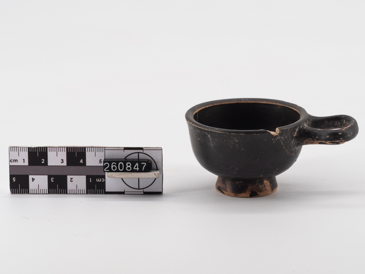 coppetta/ monoansata, forma ricostruibile (IV a.C)