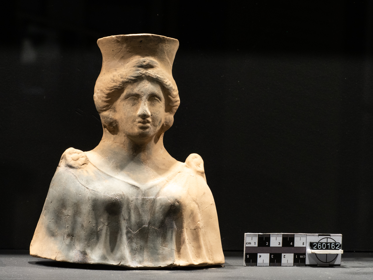 busto/ femminile - ambito lucano (Età greca)