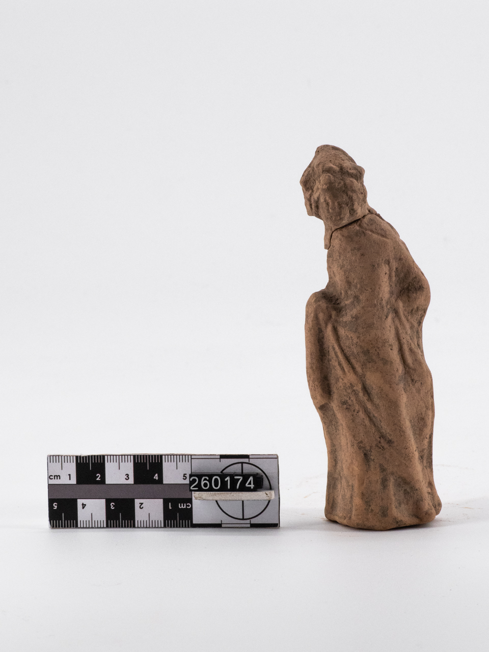 Polos e fermagli sulle spalle (statua/ femminile, stante, panneggiata, miniaturistica) - lucana (IV a.C.-III a.C)