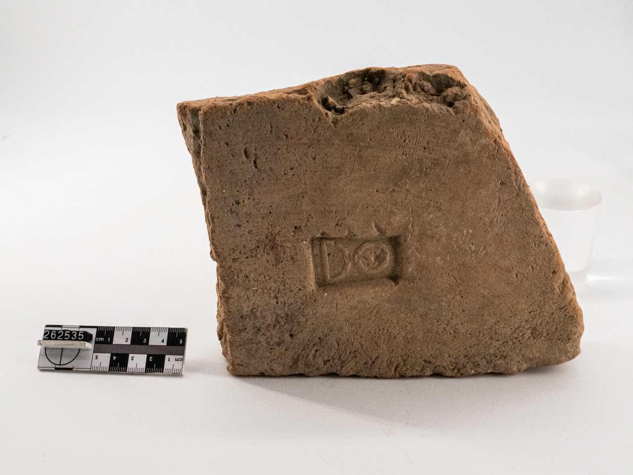 mattone/ con bollo, frammento (I)